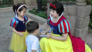 Walt Disney World  Meeting Snow White Epcot  May 20 2011 [upl. by Seldon]